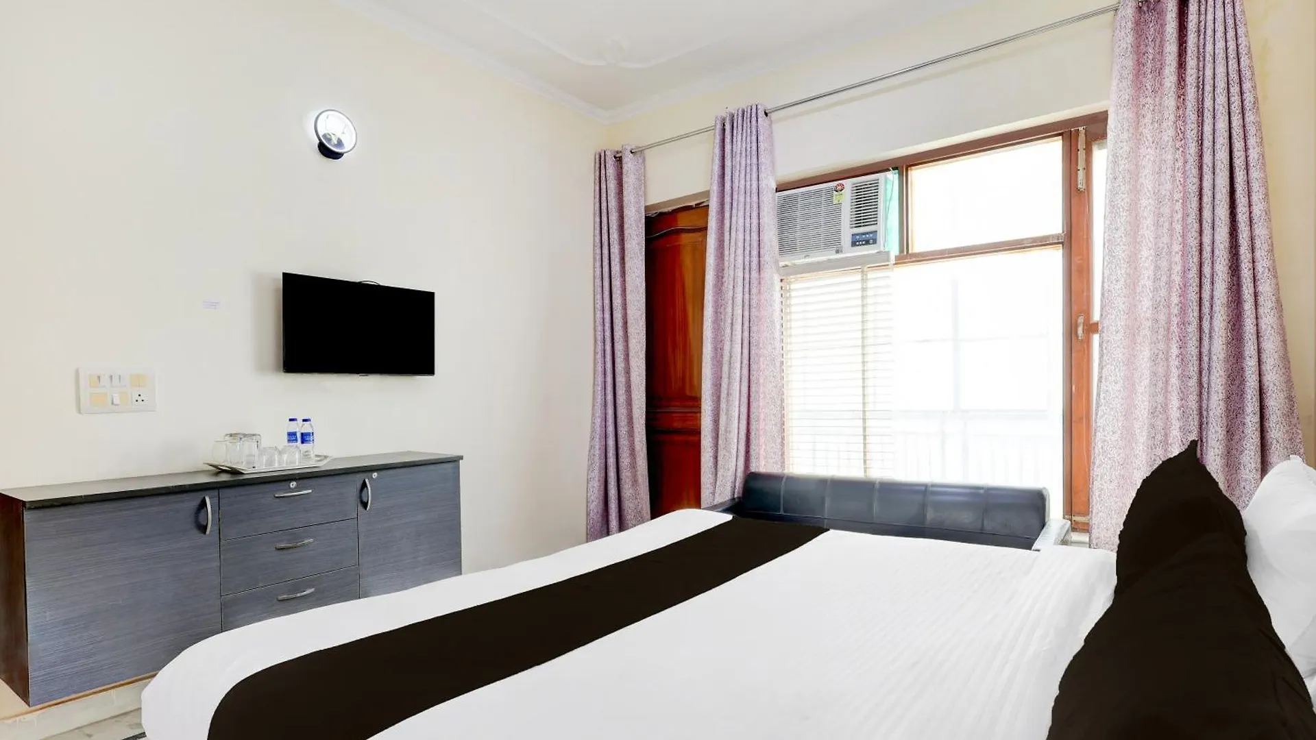 3Bhk Luxury Apartment- Golf Course Road Γκουργκάον 0*,