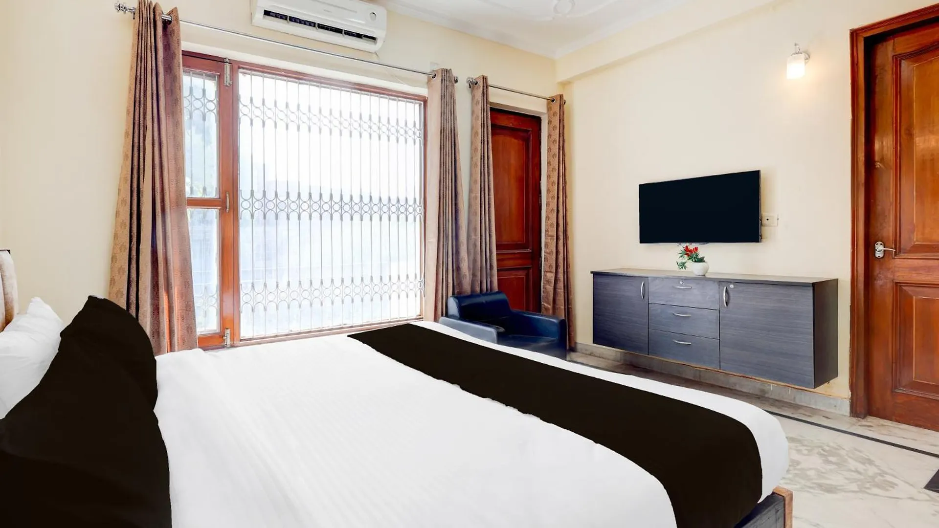 3Bhk Luxury Apartment- Golf Course Road Γκουργκάον Βίλα