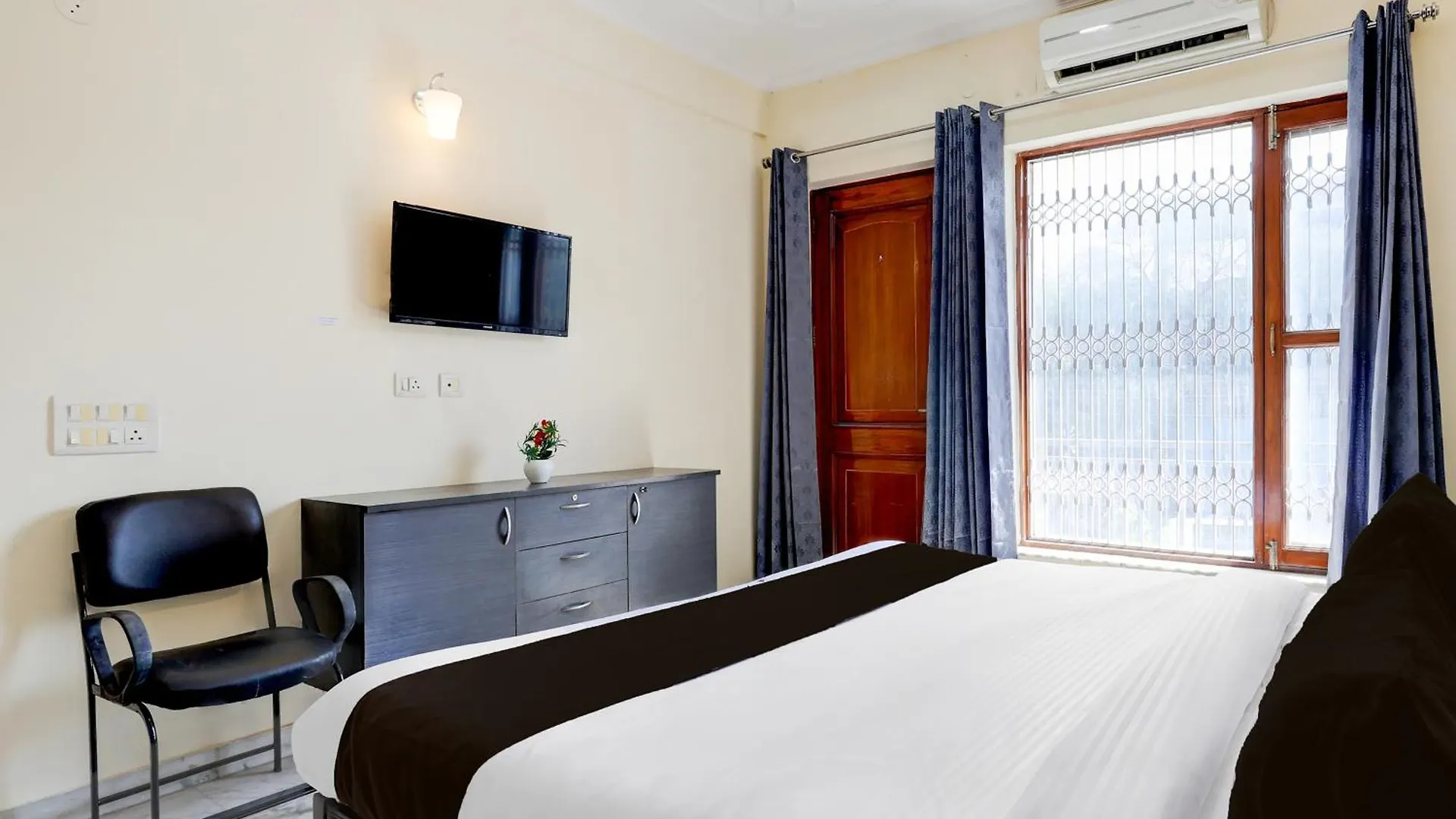 3Bhk Luxury Apartment- Golf Course Road Gurgaon 0*,  Índia