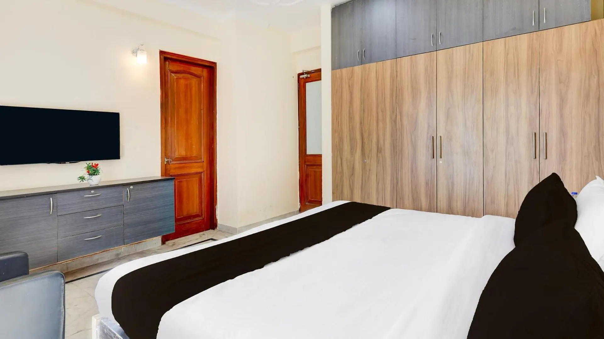 3Bhk Luxury Apartment- Golf Course Road Gurgaon 0*,
