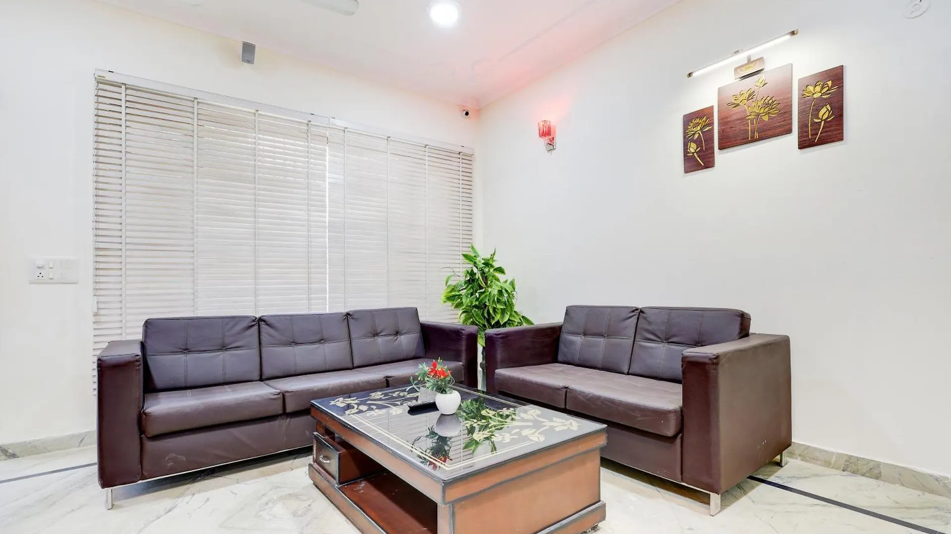 Contatos de 3Bhk Luxury Apartment- Golf Course Road